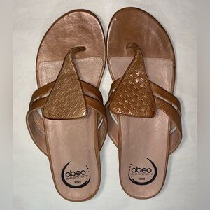 Abeo Women’s Size 8 Tan Leather Upper  Strappy Thong Sandals New without tags.